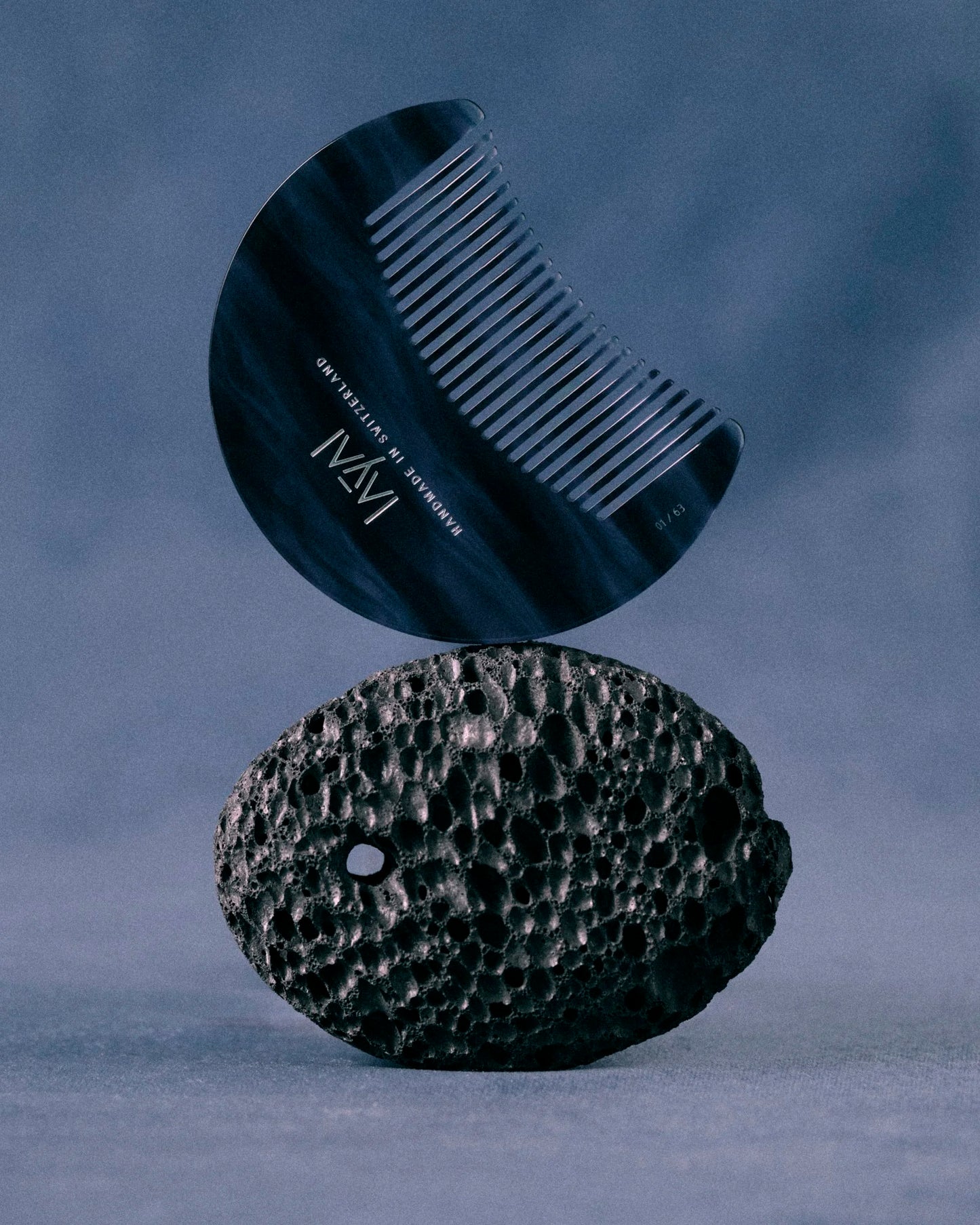 01 AMAR. The Blue Moon Comb. Original. Only 63.