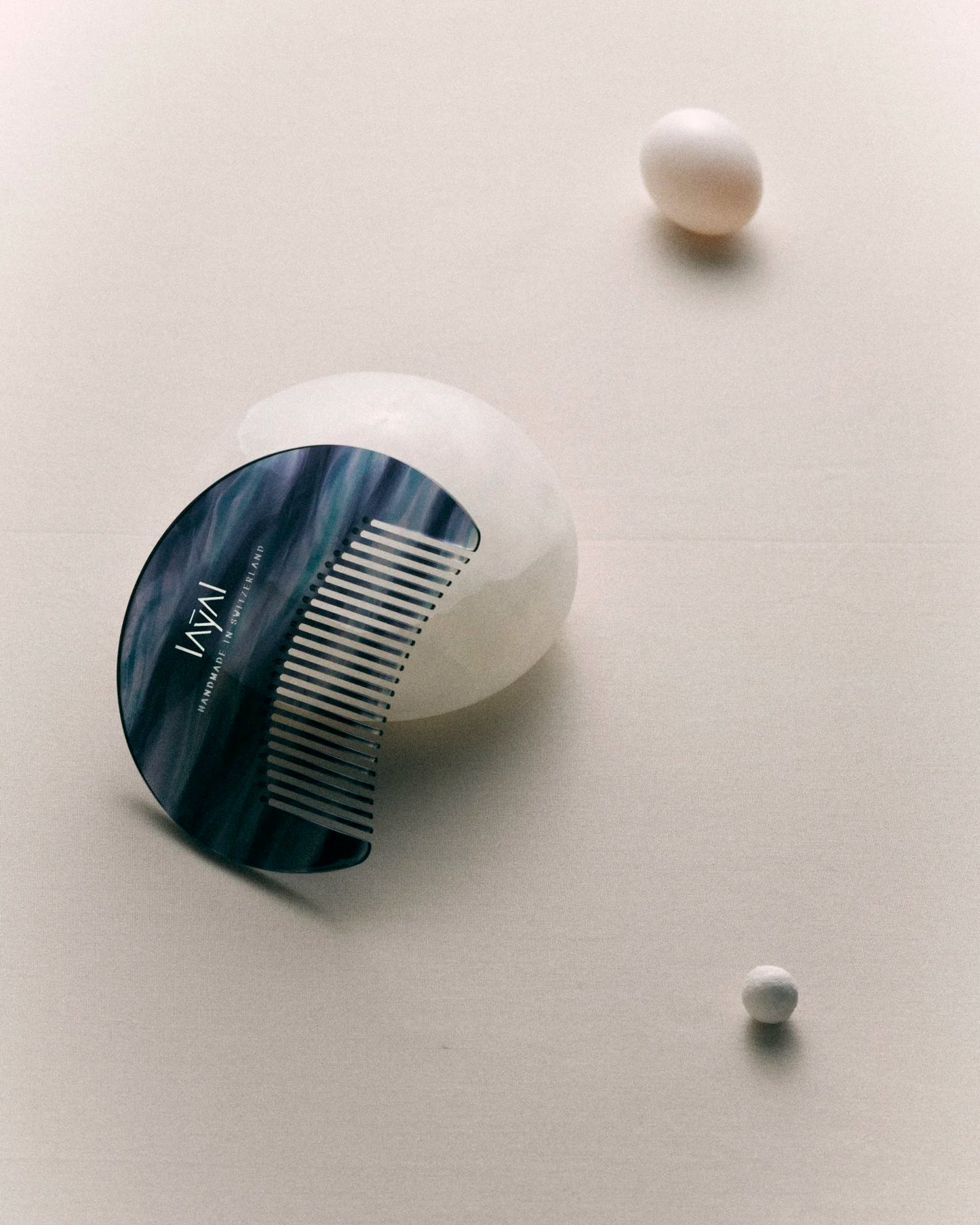 01 AMAR. The Blue Moon Comb. Original. Only 63.