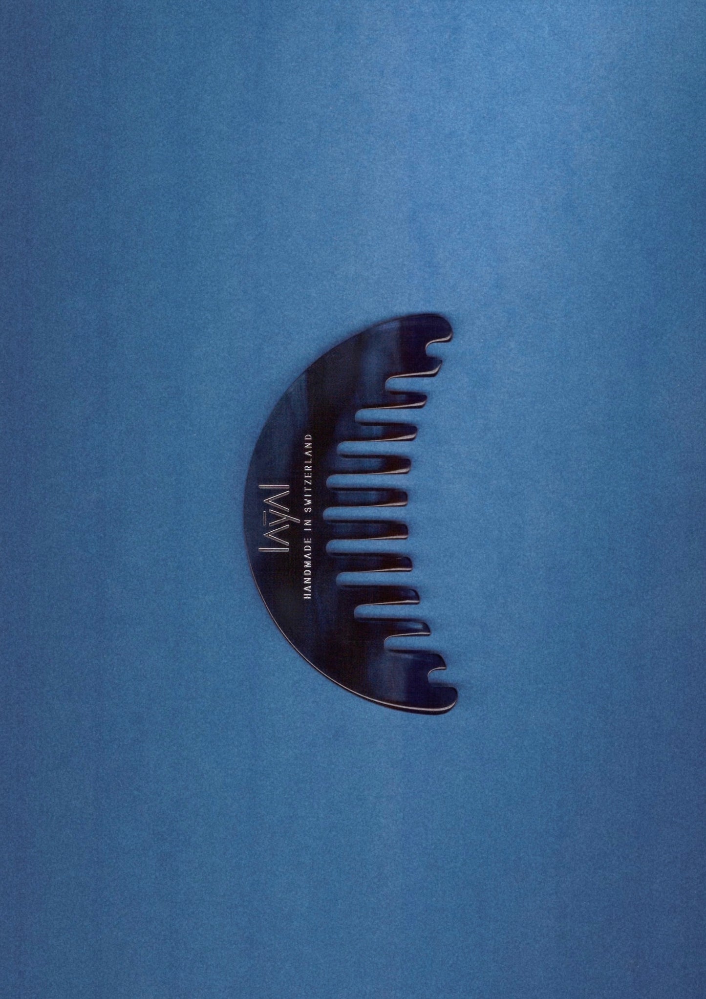 02 AMAR. The Blue Moon Comb. Curve.