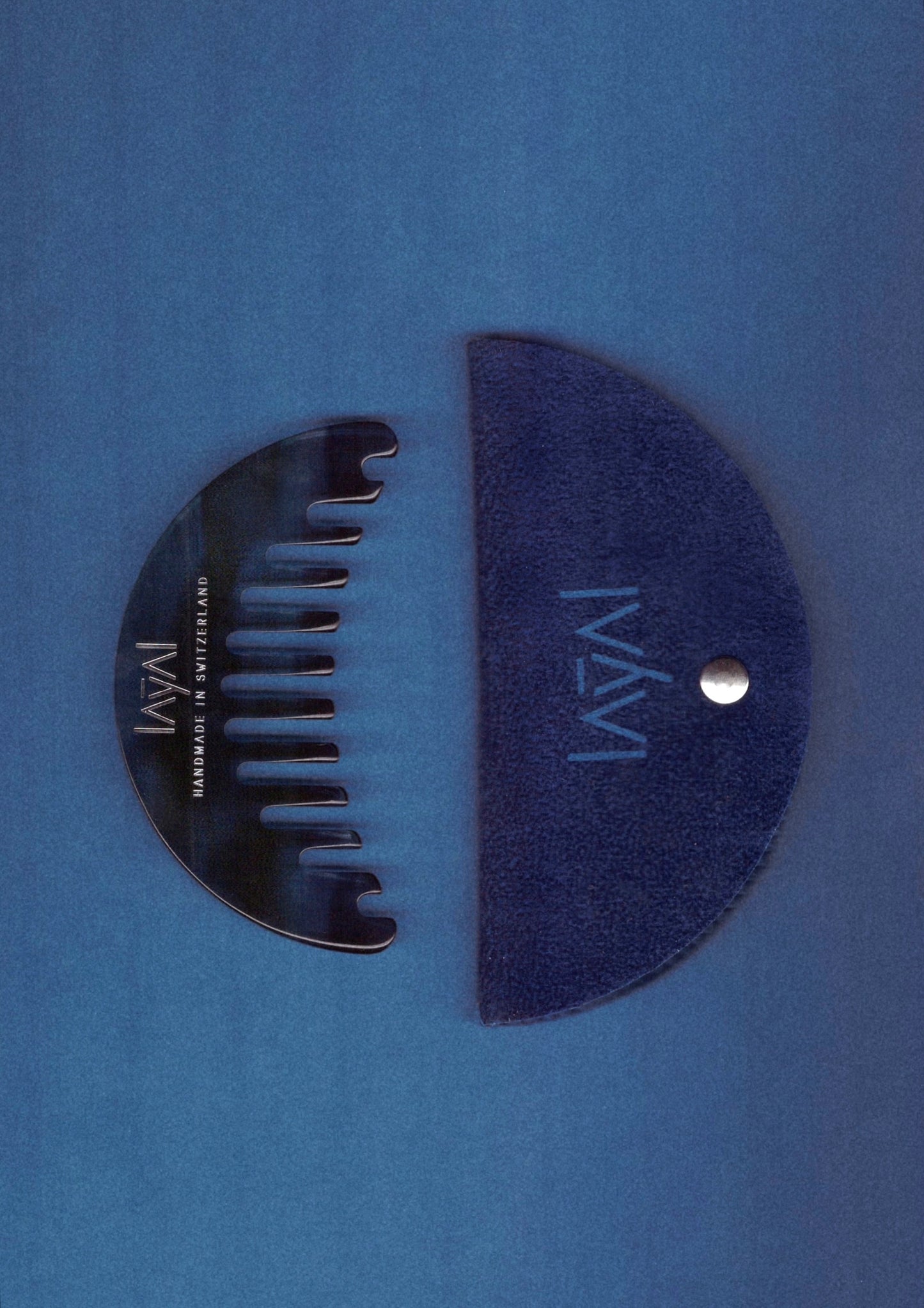 02 AMAR. The Blue Moon Comb. Curve.